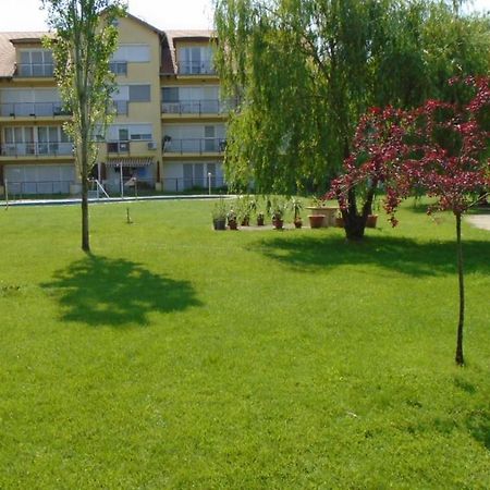 Venusz Apartman Cserkeszőlő المظهر الخارجي الصورة
