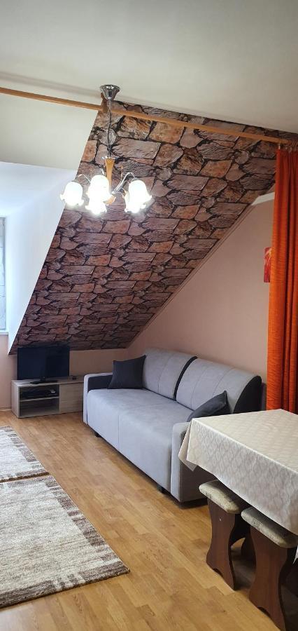 Venusz Apartman Cserkeszőlő المظهر الخارجي الصورة
