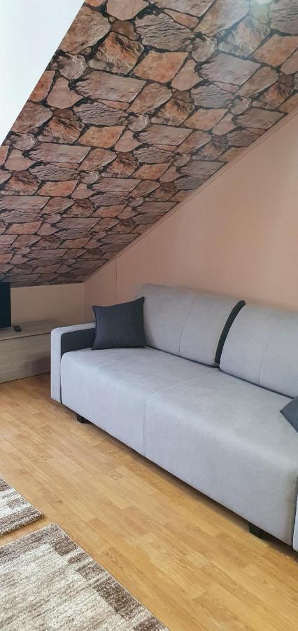 Venusz Apartman Cserkeszőlő المظهر الخارجي الصورة