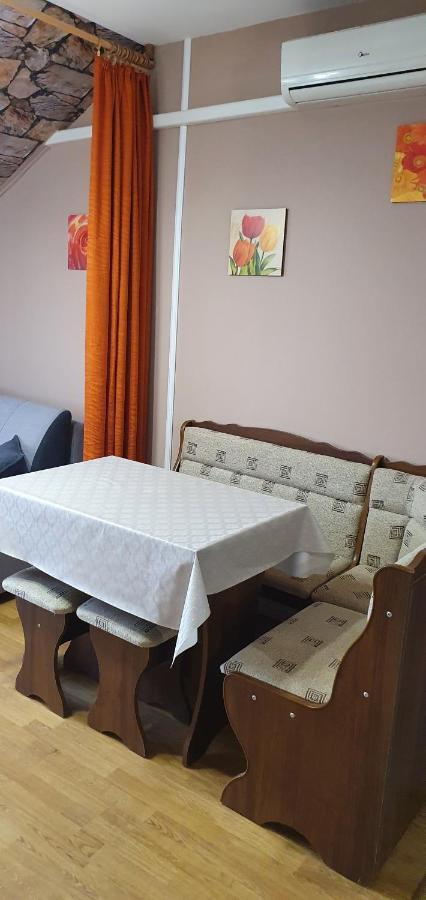 Venusz Apartman Cserkeszőlő المظهر الخارجي الصورة